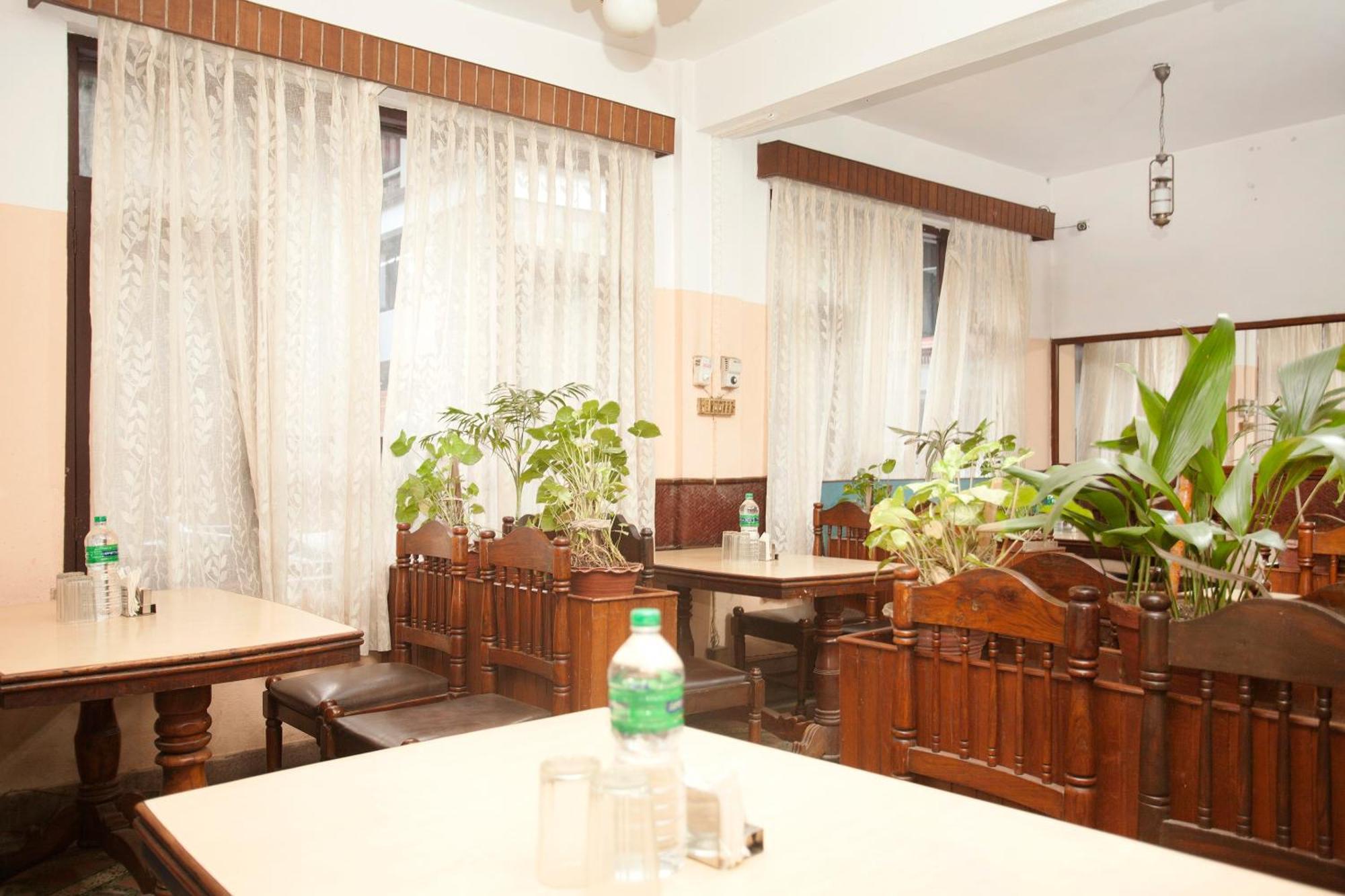 Hotel Holiday Taj Катманду Экстерьер фото