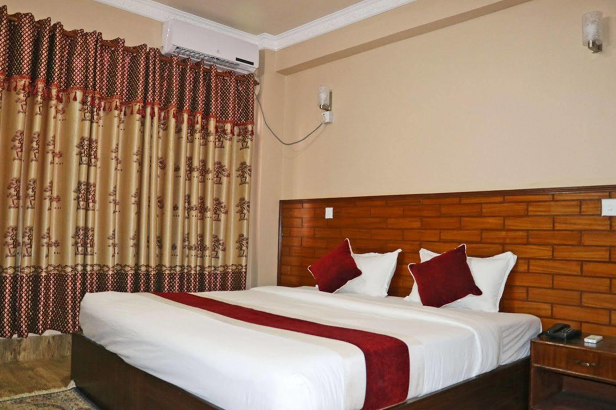Hotel Holiday Taj Катманду Экстерьер фото